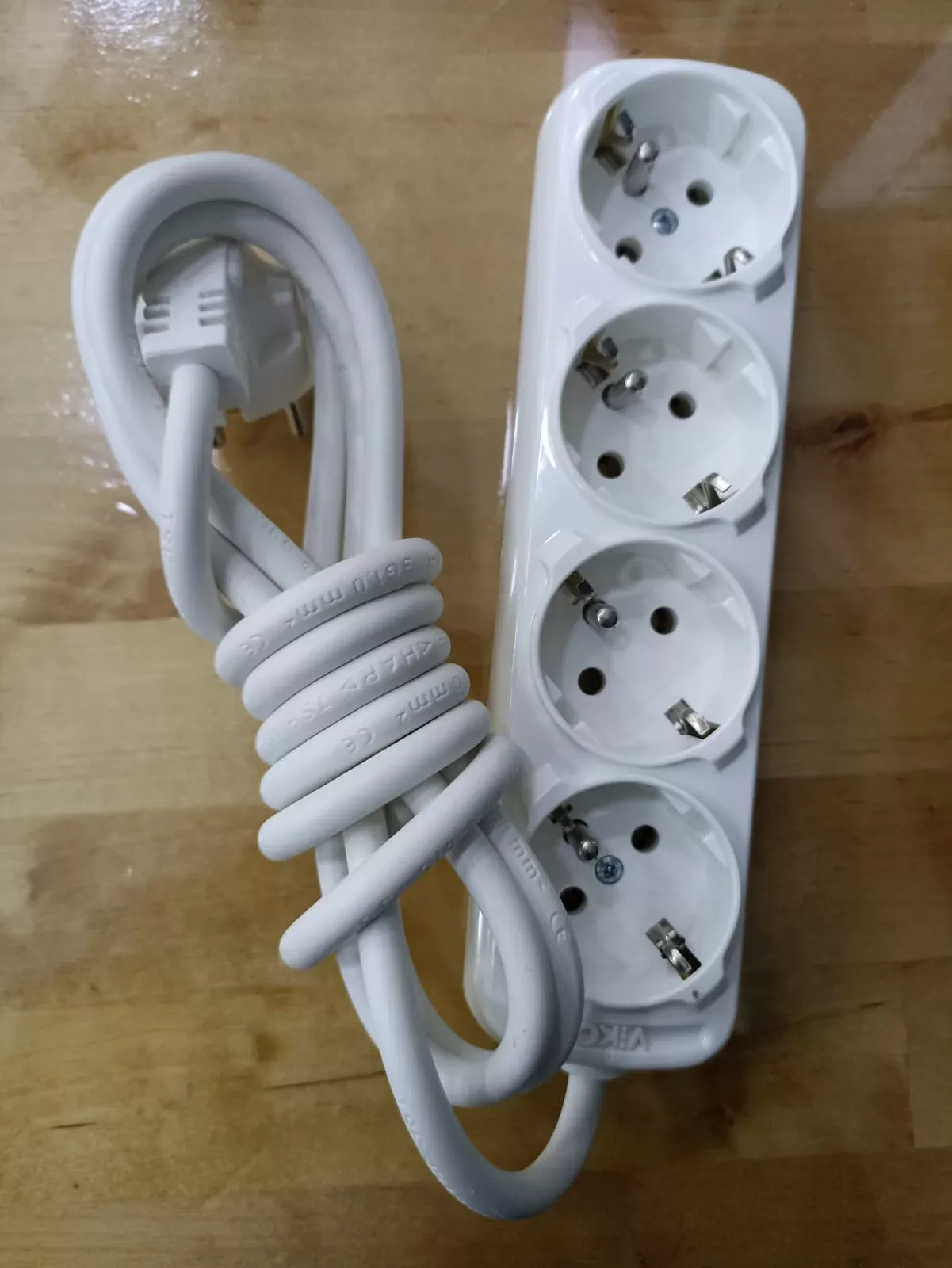 Viko Leylak Ups 4lü Topraklı Kordonlu Grup Priz 2 Metre